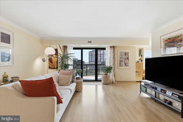 $450,000 | 8360 Greensboro Drive, Unit 806, McLean, VA 22102