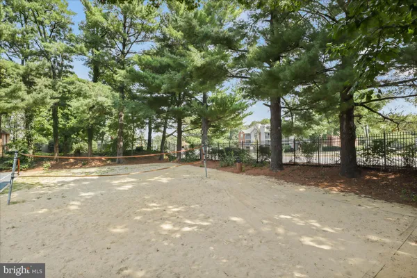 $450,000 | 8360 Greensboro Drive, Unit 806, McLean, VA 22102