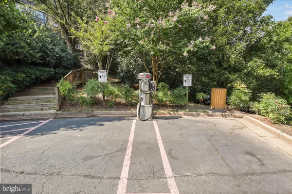 $450,000 | 8360 Greensboro Drive, Unit 806, McLean, VA 22102