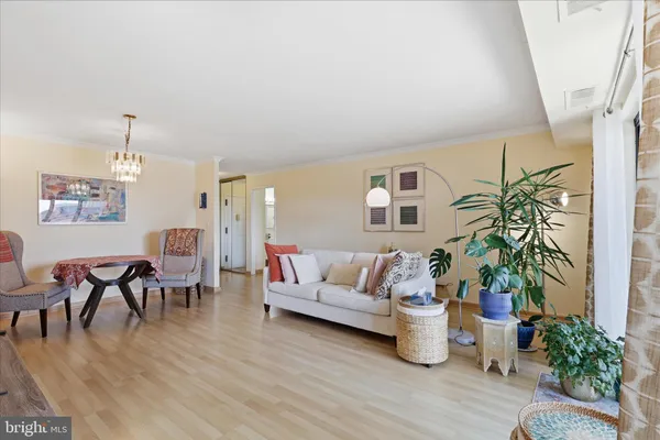 $450,000 | 8360 Greensboro Drive, Unit 806, McLean, VA 22102