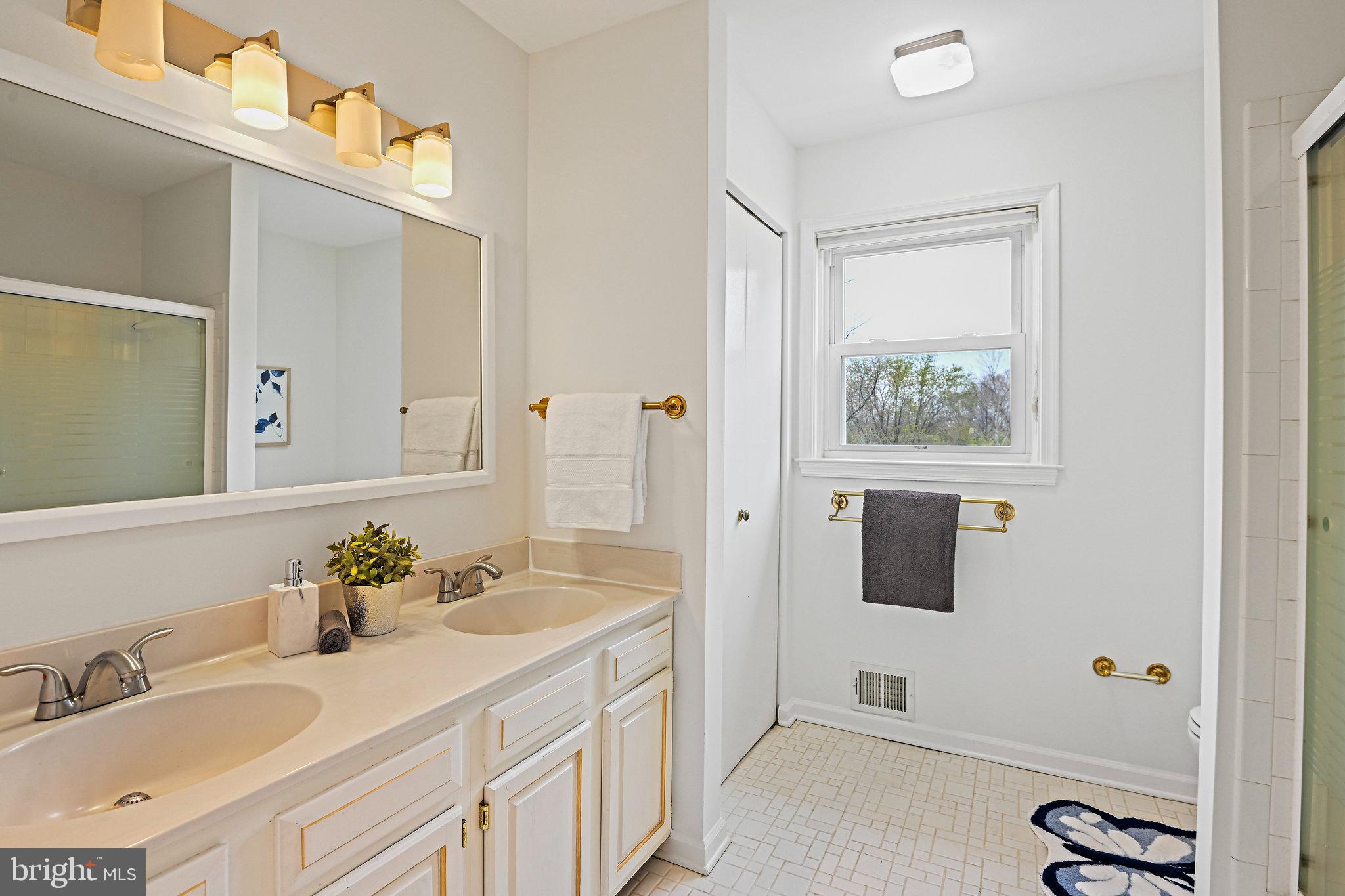1144 Bandy Run Road Herndon, VA 20170 - Photo 32 of 47 Gallery Image 32