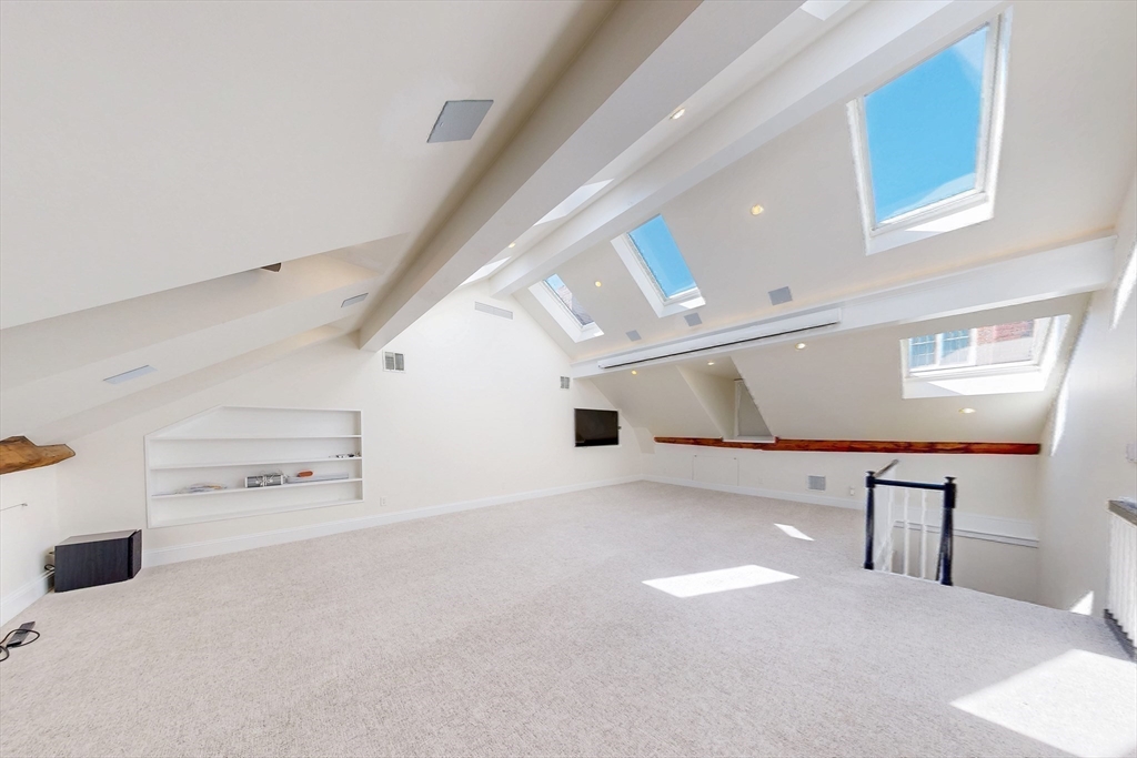 9 Chestnut Street Boston, MA 02108 - Photo 37 of 42 a view of an empty room