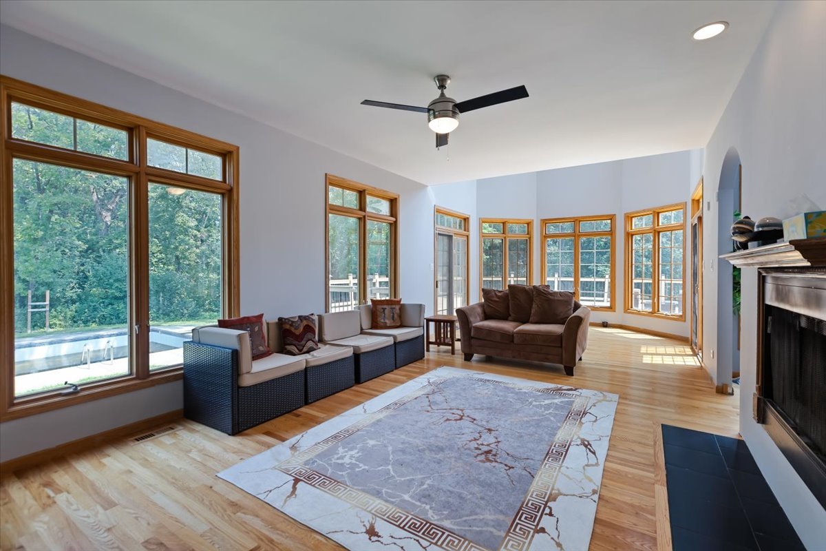 872 Rosedale Terrace Crete, IL 60417 - Photo 25 of 54 a living room with furniture and a large window