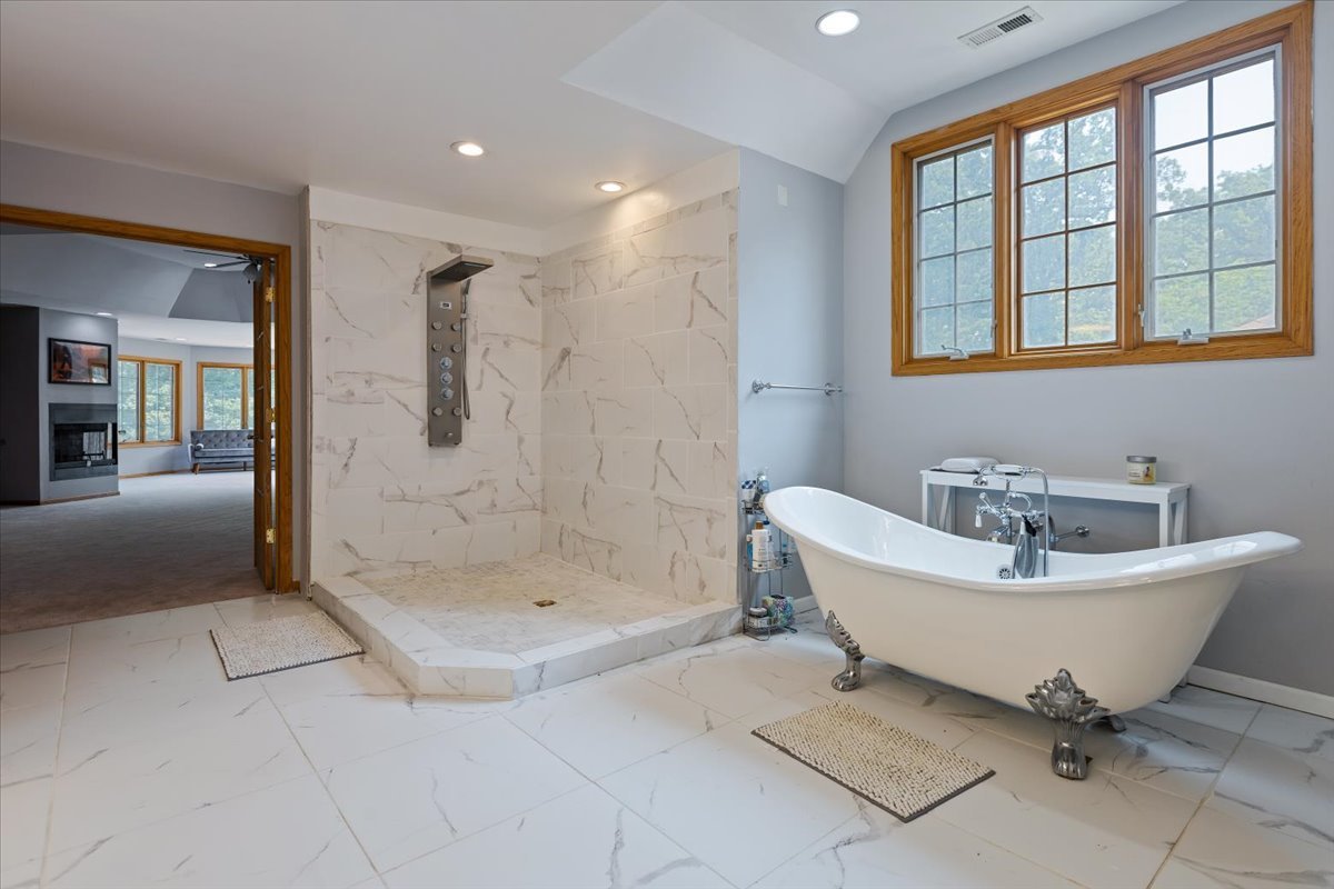 872 Rosedale Terrace Crete, IL 60417 - Photo 36 of 54 a bathroom with a bathtub and shower