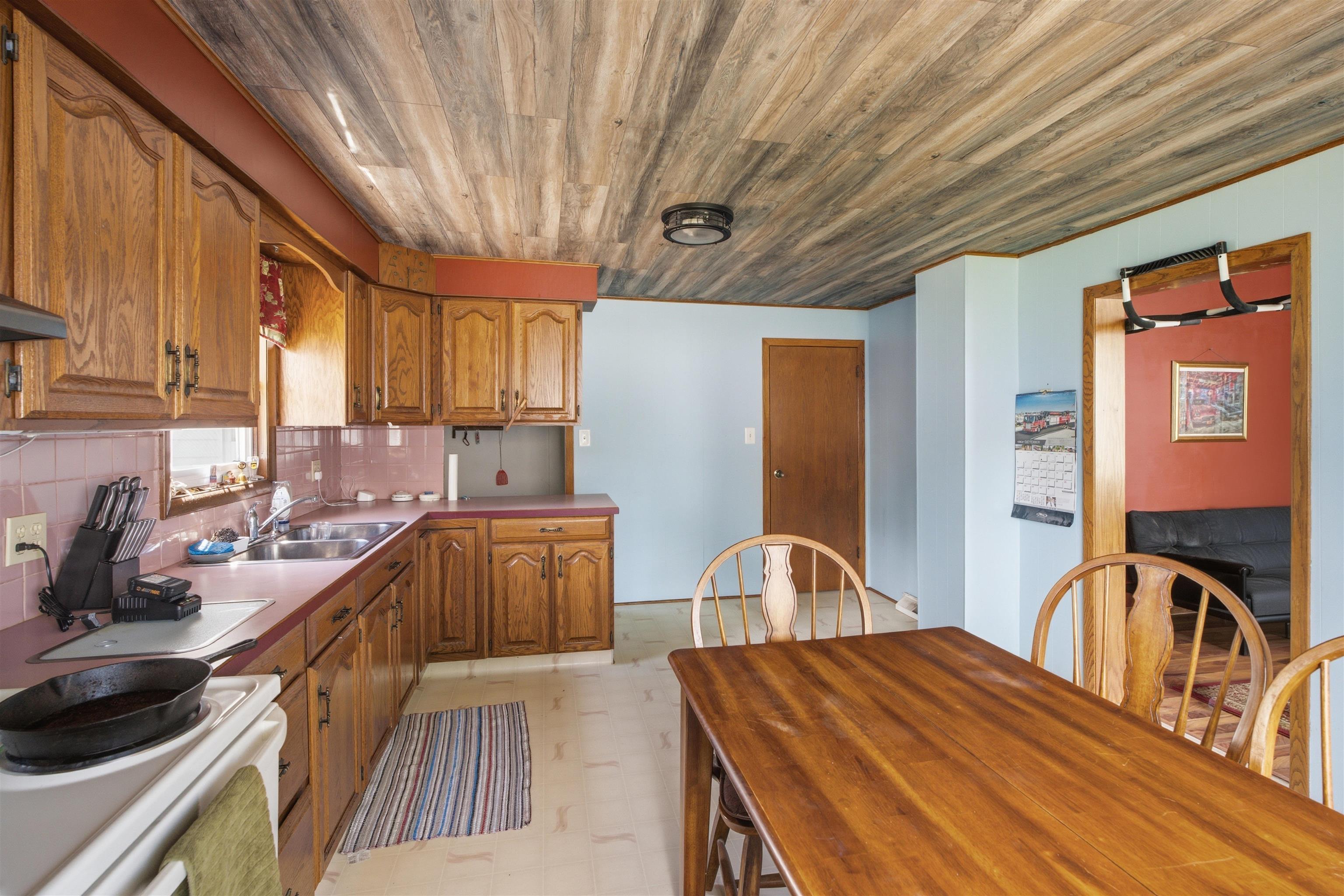 915 West Hawes Avenue Appleton, WI 54914 - Photo 8 of 24