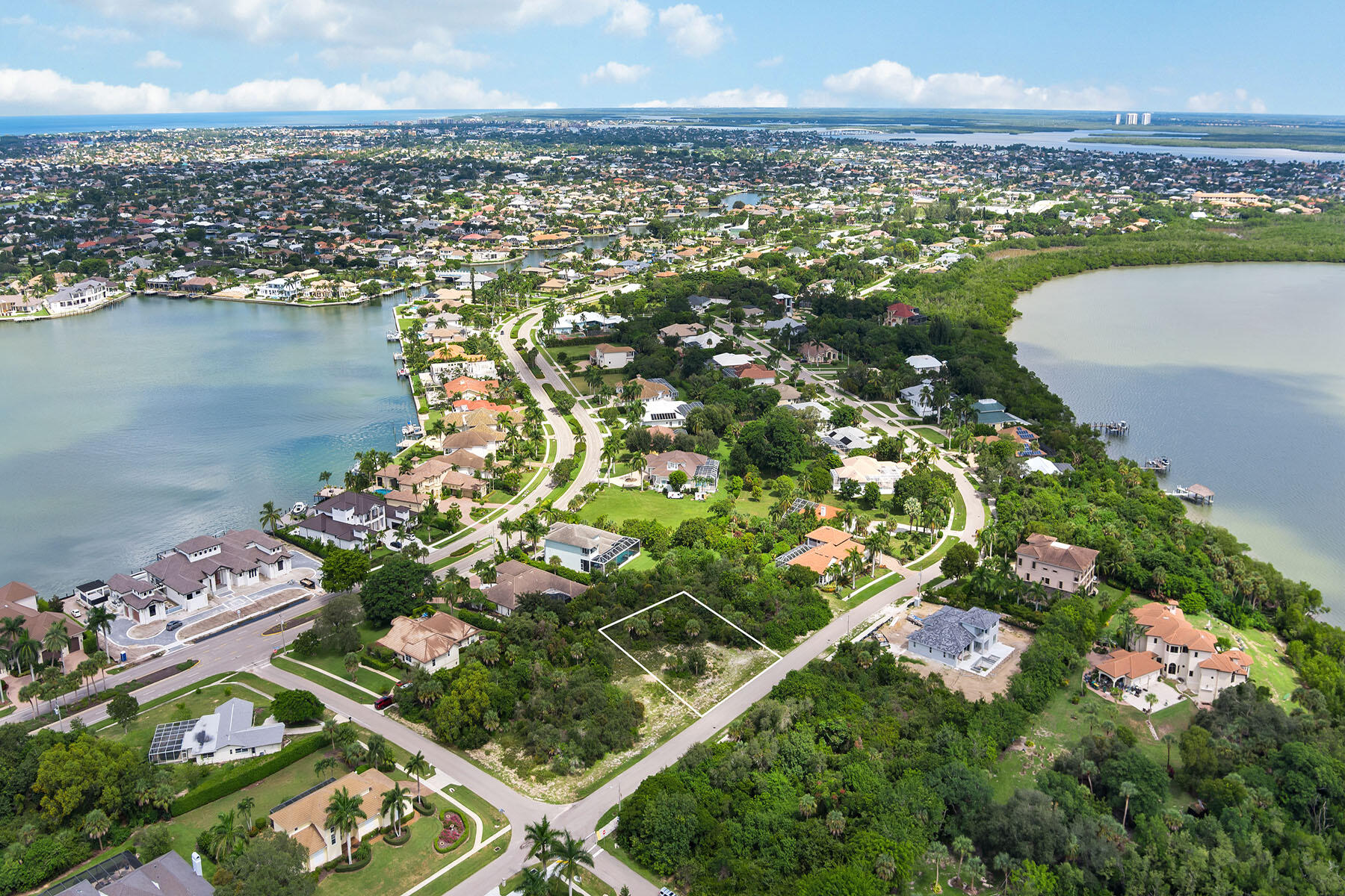 680 Inlet Drive Marco Island, FL 34145 - Photo 5 of 10 225071192bb