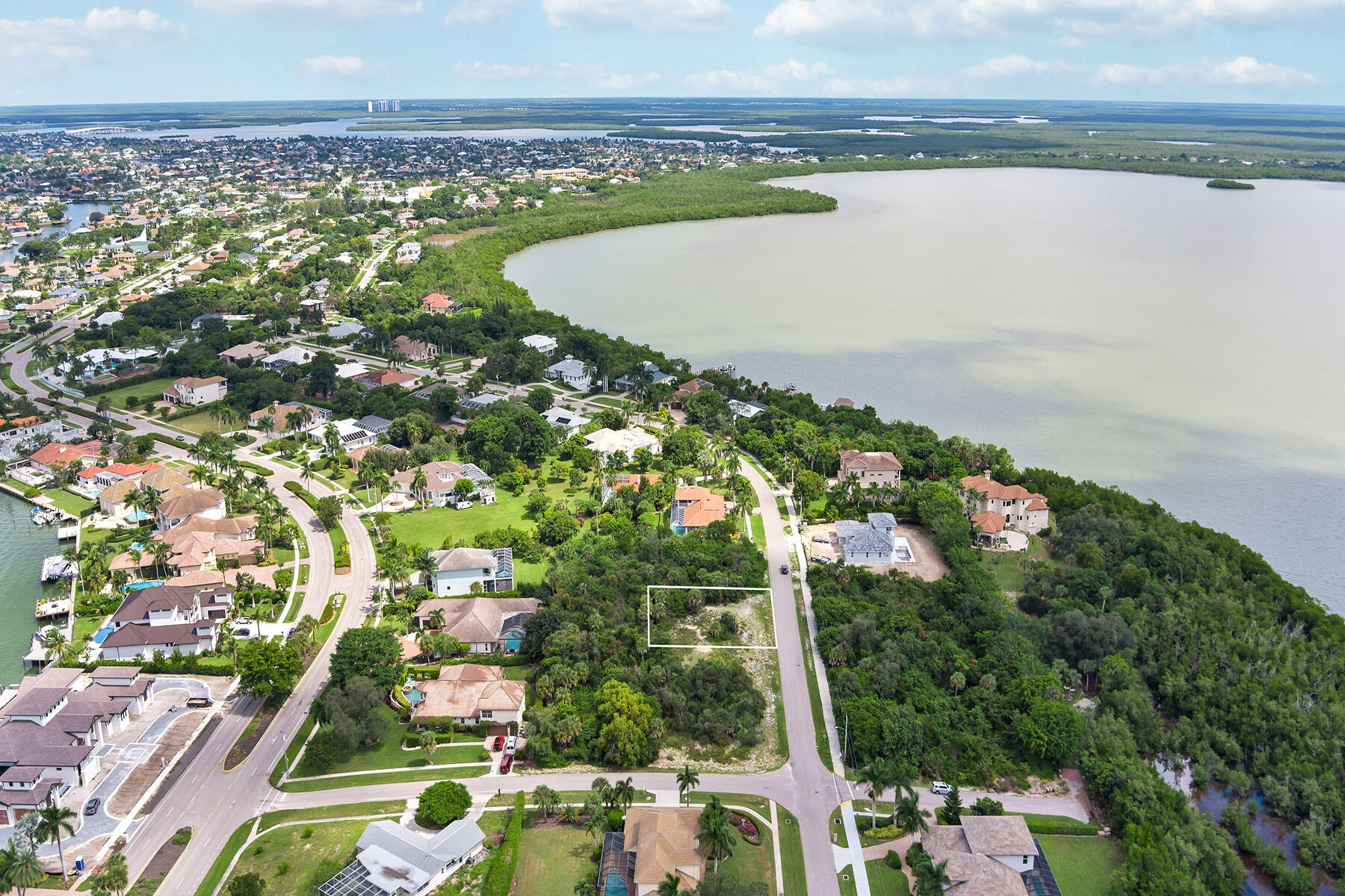 680 Inlet Drive Marco Island, FL 34145 - Photo 6 of 10 225071192c