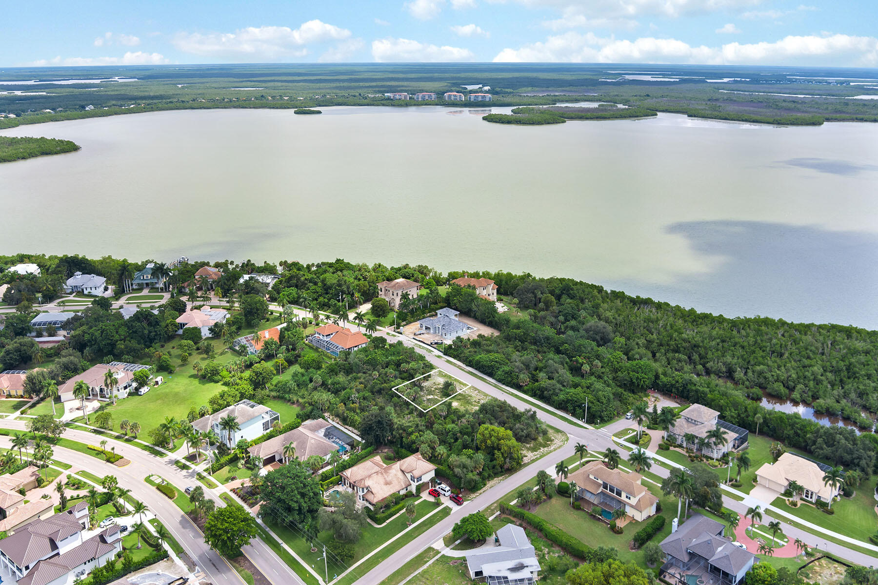 680 Inlet Drive Marco Island, FL 34145 - Photo 7 of 10 225071192cc