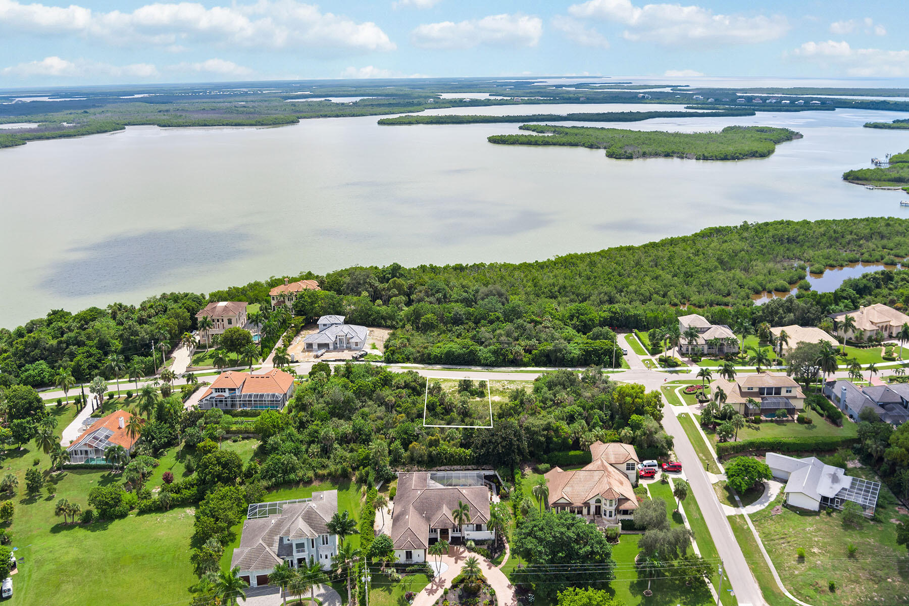 680 Inlet Drive Marco Island, FL 34145 - Photo 8 of 10 225071192d