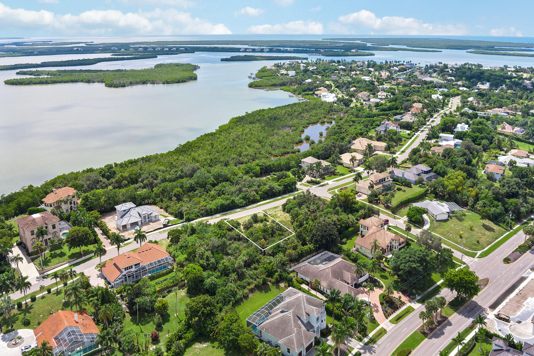 680 Inlet Drive Marco Island, FL 34145 - Photo 9 of 10 225071192dd