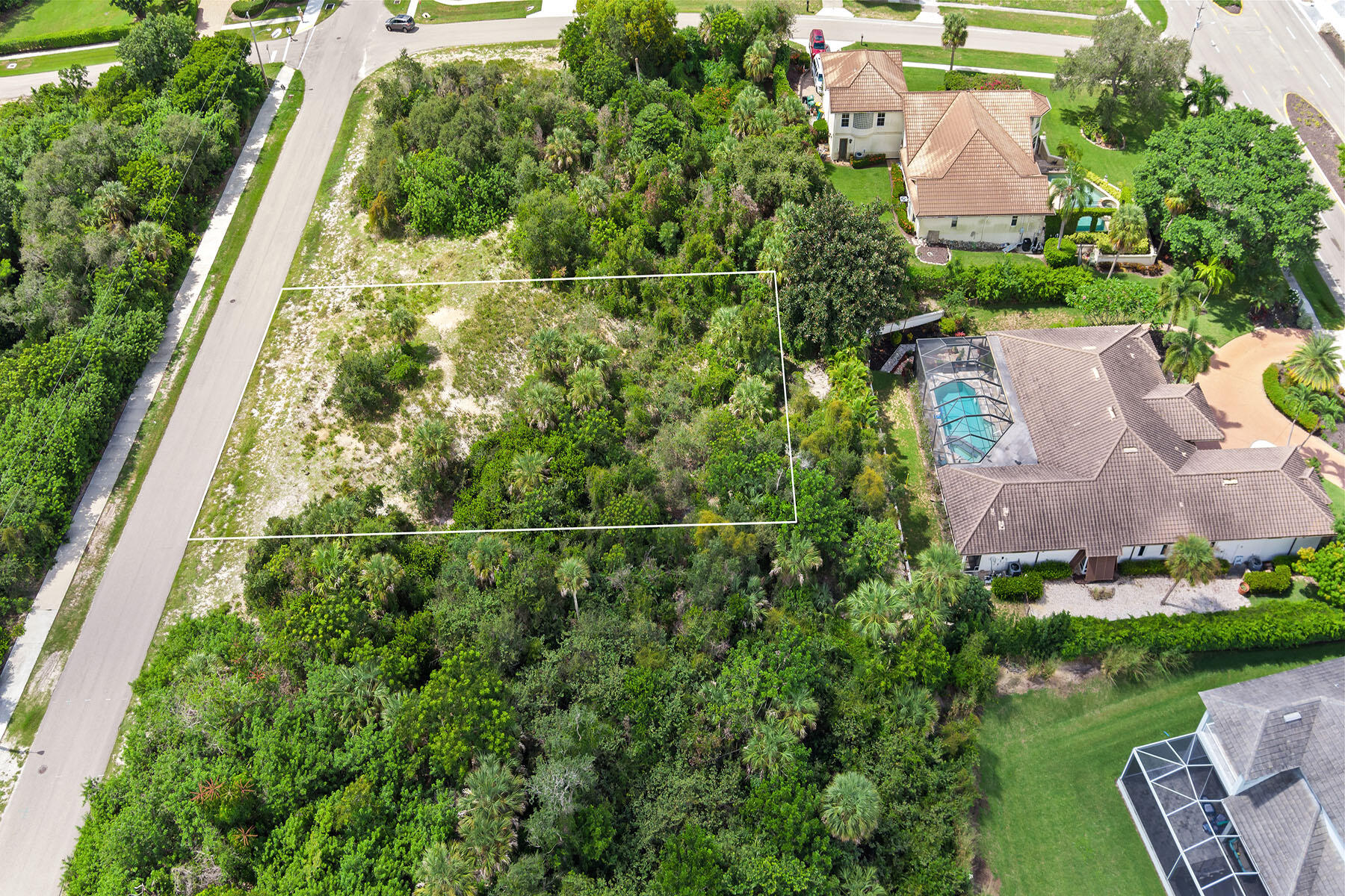 680 Inlet Drive Marco Island, FL 34145 - Photo 10 of 10 225071192e