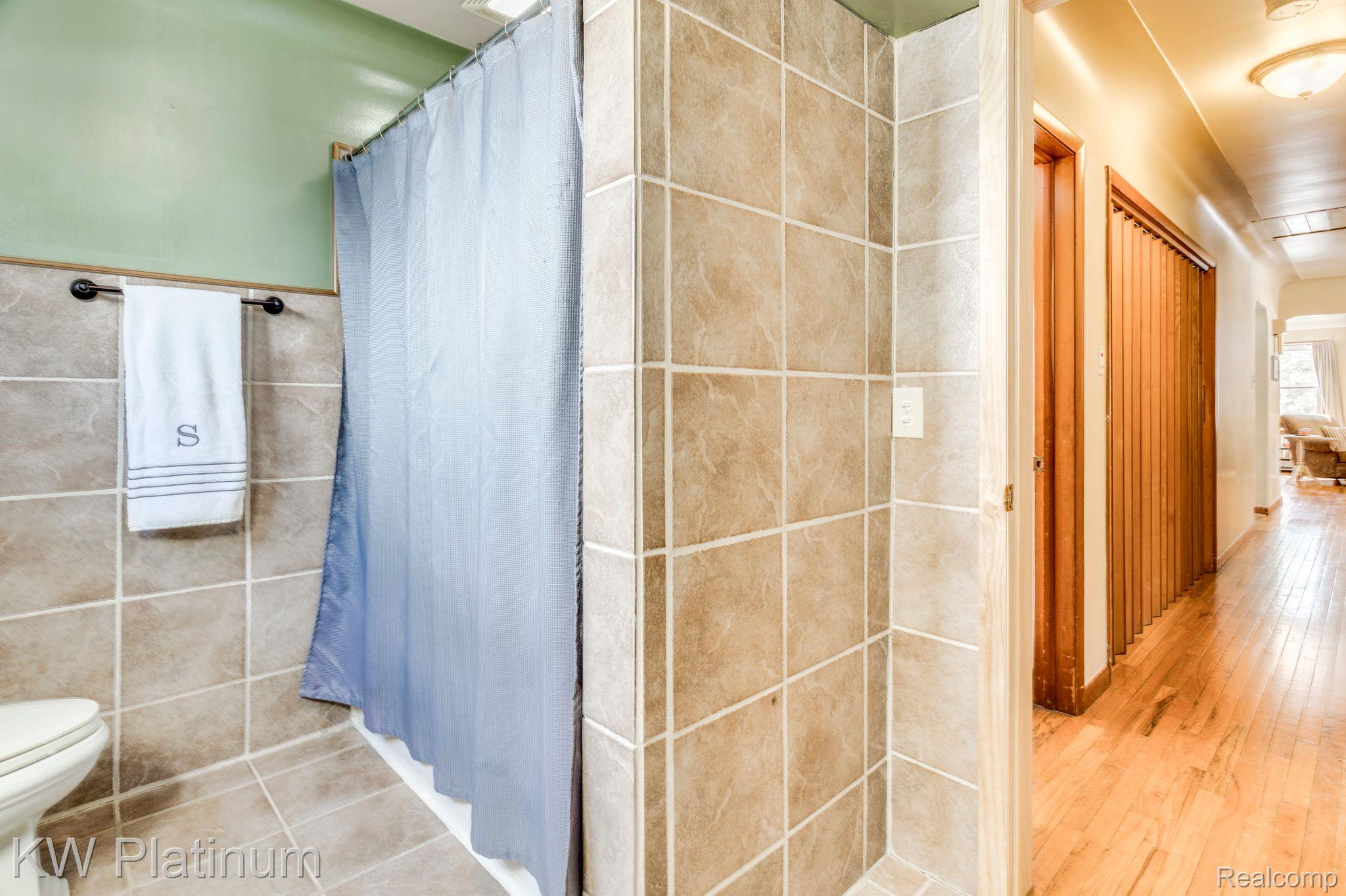 2380 Hueling Road Port Huron, MI 48060 - Photo 18 of 31 Bathroom Reverse