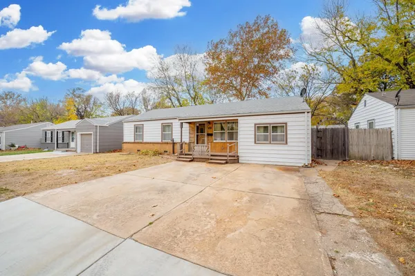 $138,000 | 1021 North Kokomo Avenue, Derby, KS 67037
