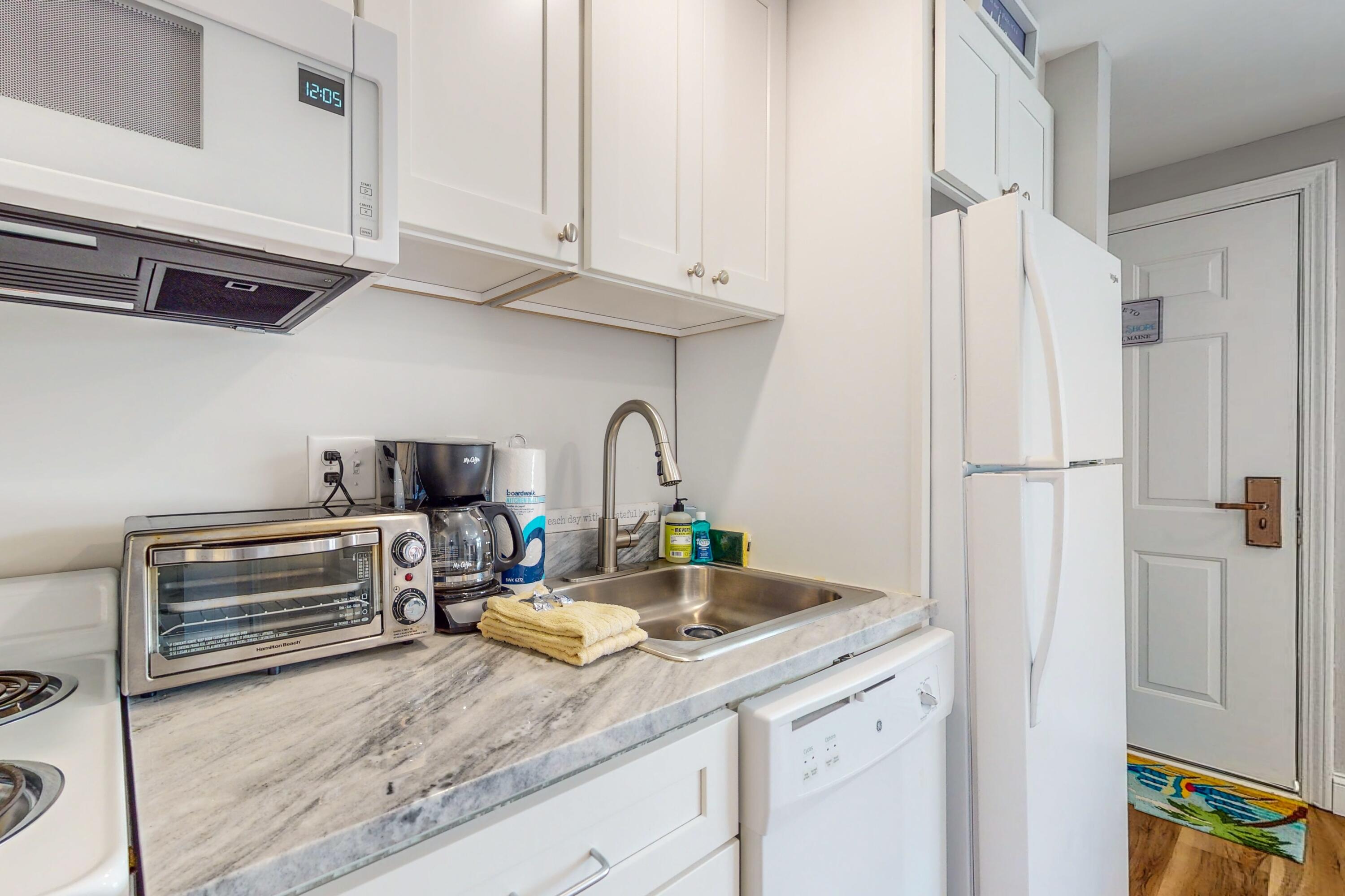1072 Post Road, Unit 204 Wells, ME 04090 - Photo 7 of 27 MEWE100-6148670