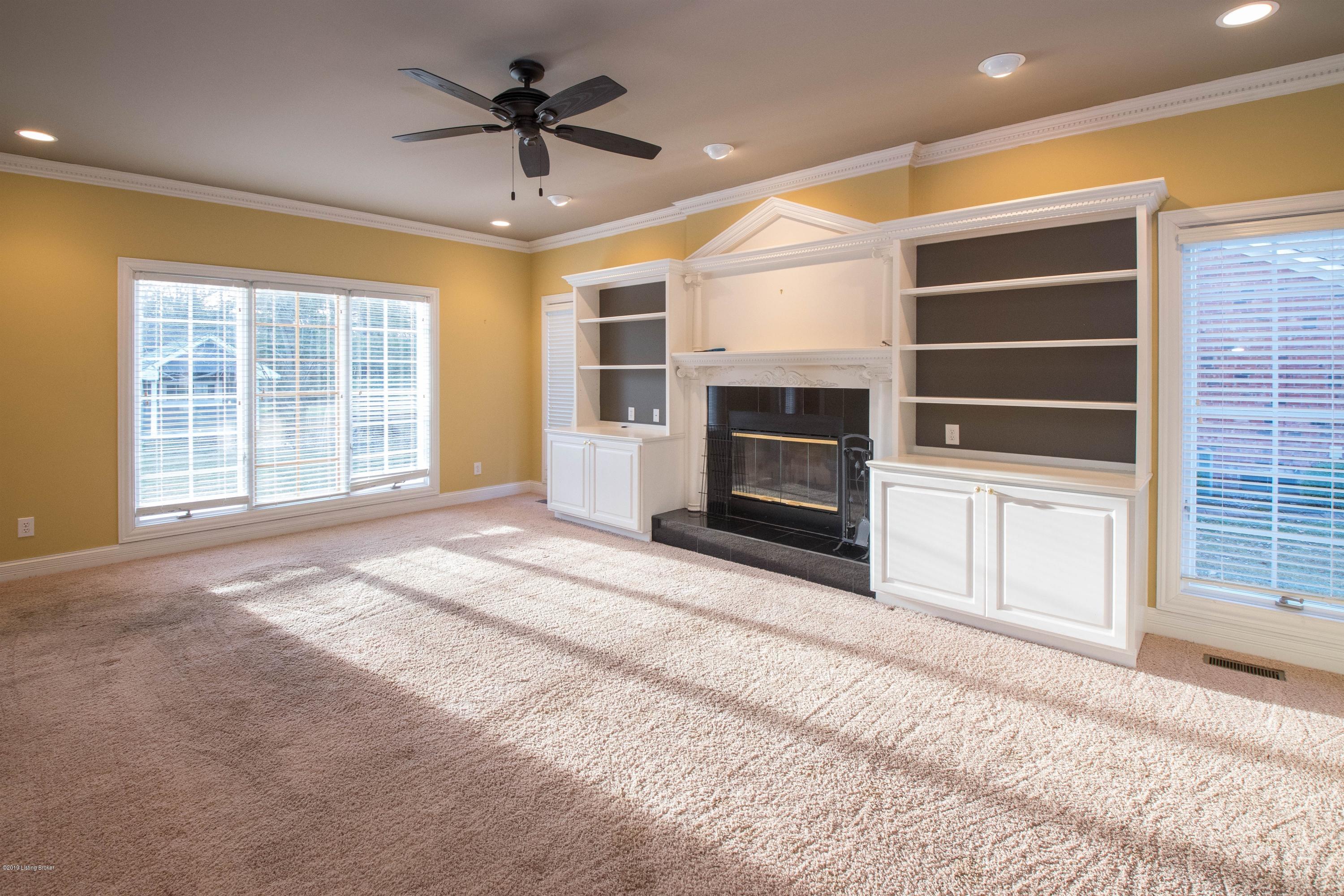 7 Anchorage Pointe Anchorage, KY 40223 - Photo 17 of 62 016_FamilyLiving Room
