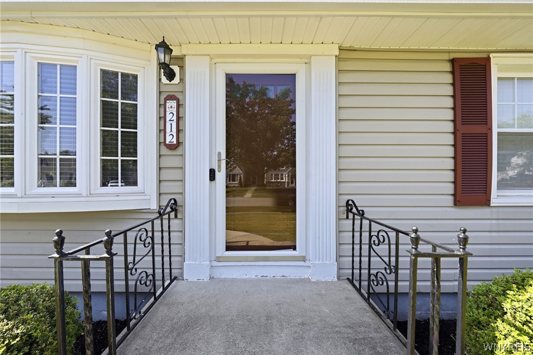 212 Treadwell Road Tonawanda, NY 14150 - Photo 3 of 39