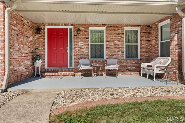 $494,900 | 109 Kingsbrooke Boulevard, Glen Carbon, IL 62034