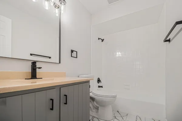 $179,900 | 319 Dunning Avenue, Unit 3A, West Dundee, IL 60118