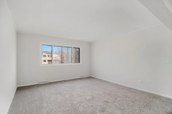 $179,900 | 319 Dunning Avenue, Unit 3A, West Dundee, IL 60118