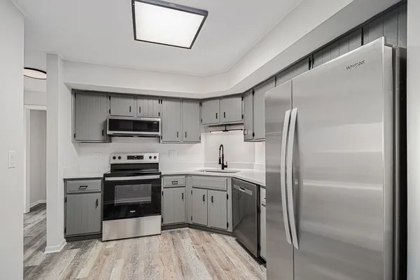 $179,900 | 319 Dunning Avenue, Unit 3A, West Dundee, IL 60118