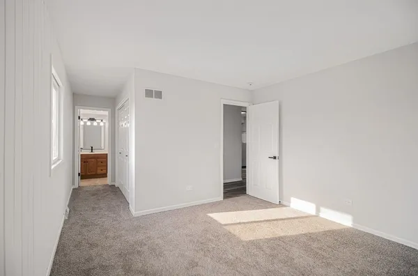 $179,900 | 319 Dunning Avenue, Unit 3A, West Dundee, IL 60118