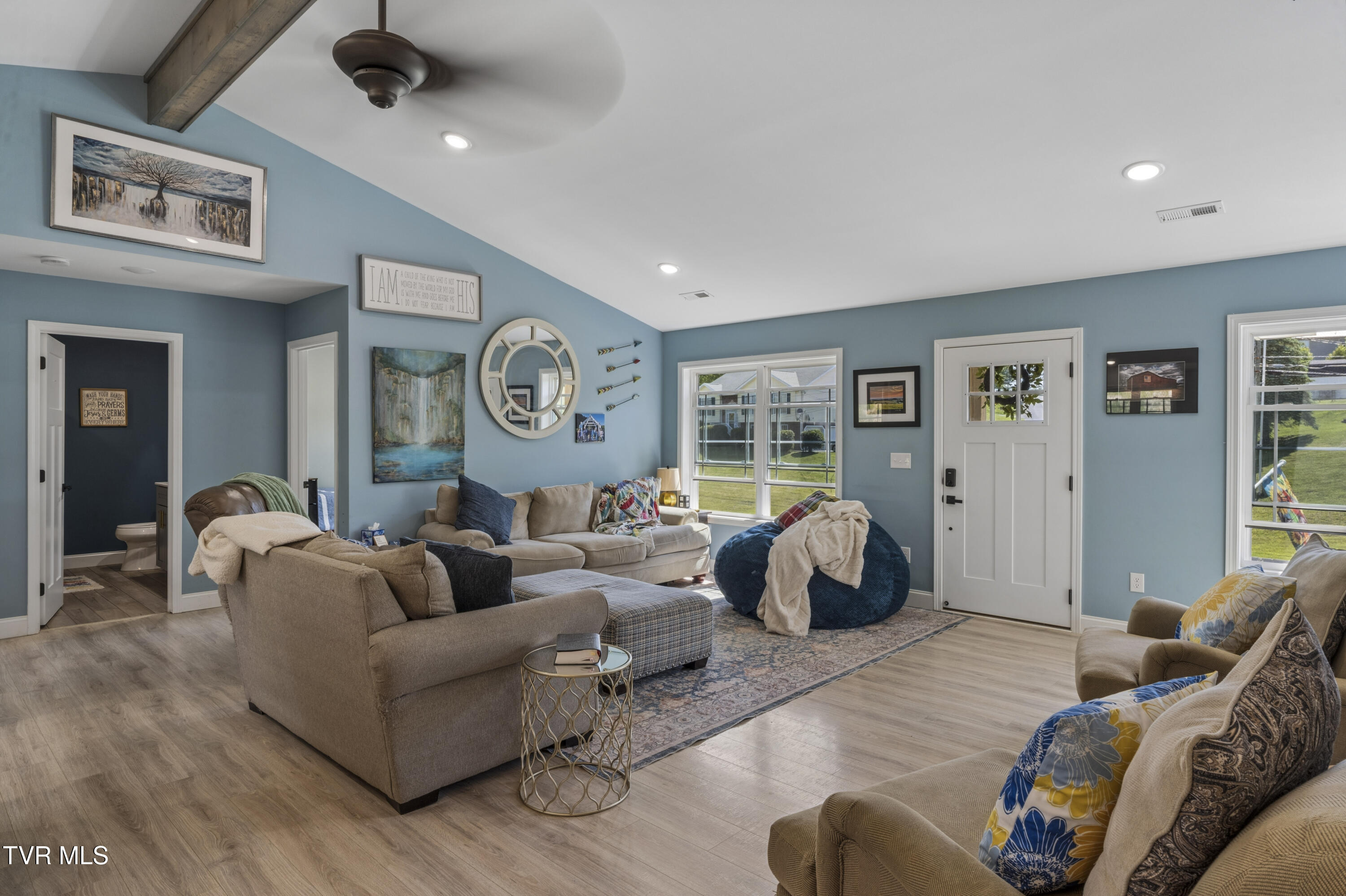 143 Stage Road Jonesborough, TN 37659 - Photo 12 of 48 Living Room