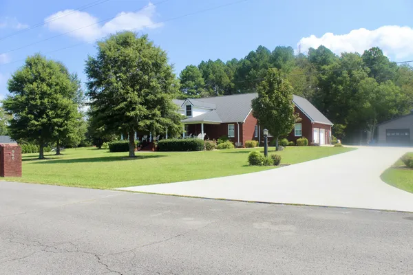 $695,000 | 646 Indian Creek Road, Huntland, TN 37345