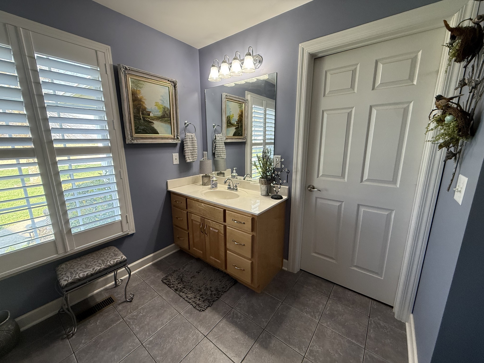 646 Indian Creek Road Huntland, TN 37345 - Photo 32 of 61 a room with a mirror and a window