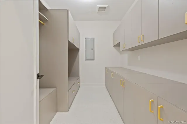 a view of walk in closet