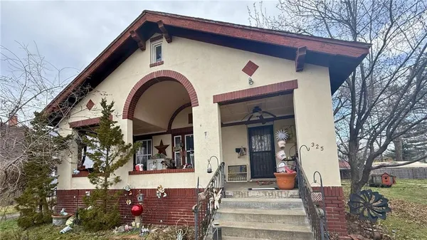 $1 | 325 South Ash Street, Nevada, MO 64772