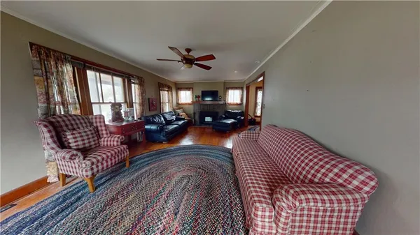 $1 | 325 South Ash Street, Nevada, MO 64772