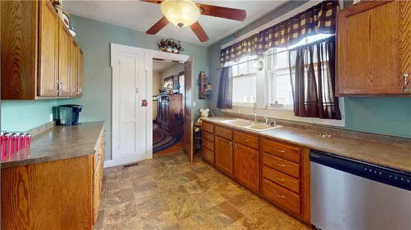 $1 | 325 South Ash Street, Nevada, MO 64772
