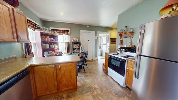 $1 | 325 South Ash Street, Nevada, MO 64772