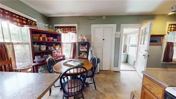 $1 | 325 South Ash Street, Nevada, MO 64772