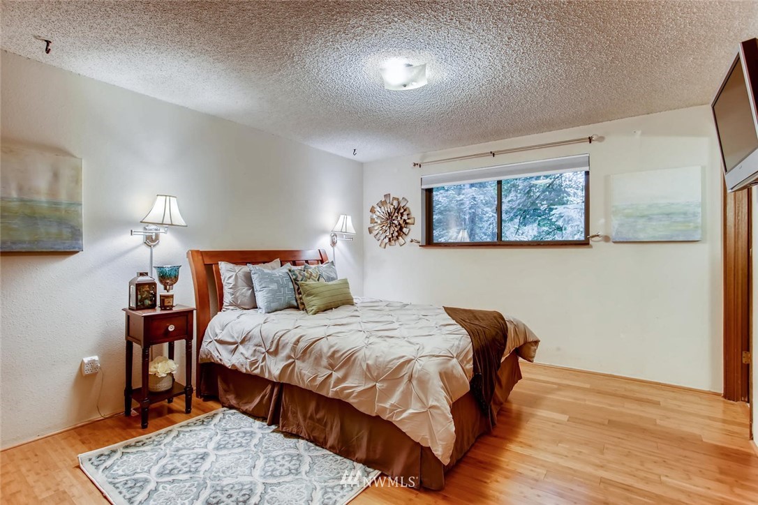 18226 Southeast Lake Youngs Road Renton, WA 98058 - Photo 13 of 24