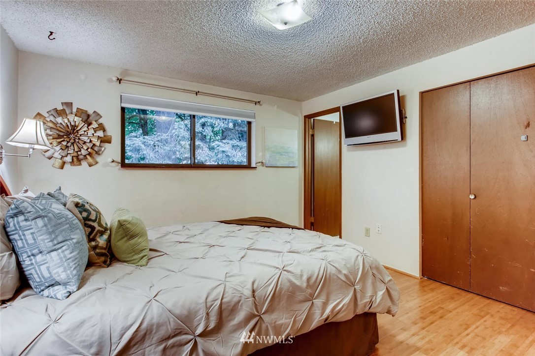 18226 Southeast Lake Youngs Road Renton, WA 98058 - Photo 14 of 24