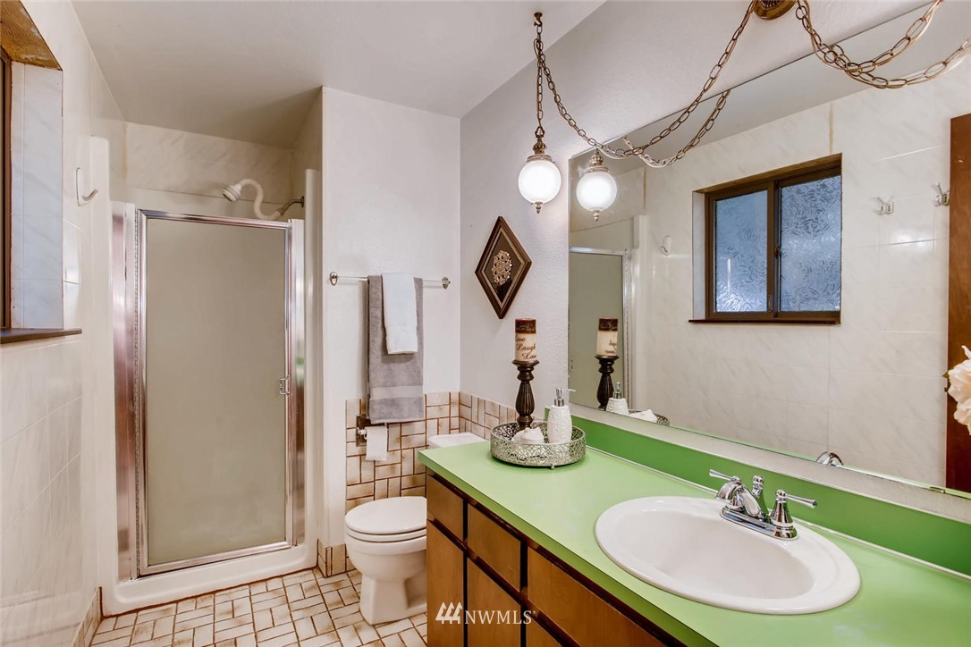 18226 Southeast Lake Youngs Road Renton, WA 98058 - Photo 15 of 24