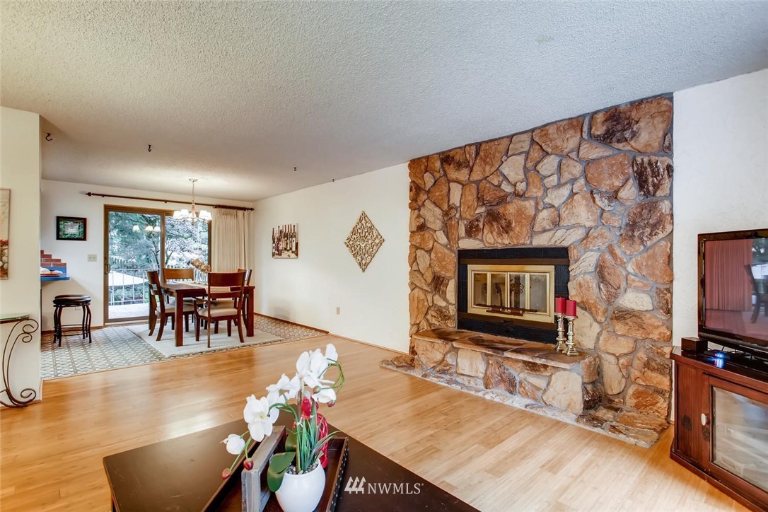18226 Southeast Lake Youngs Road Renton, WA 98058 - Photo 6 of 24