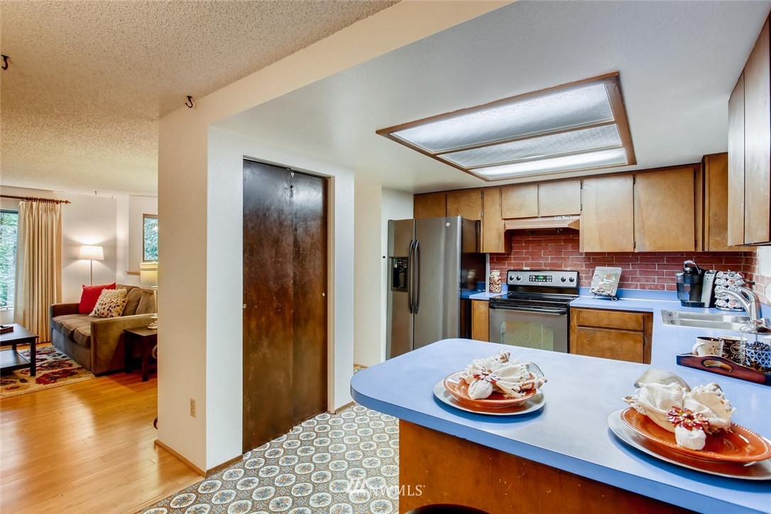 18226 Southeast Lake Youngs Road Renton, WA 98058 - Photo 8 of 24