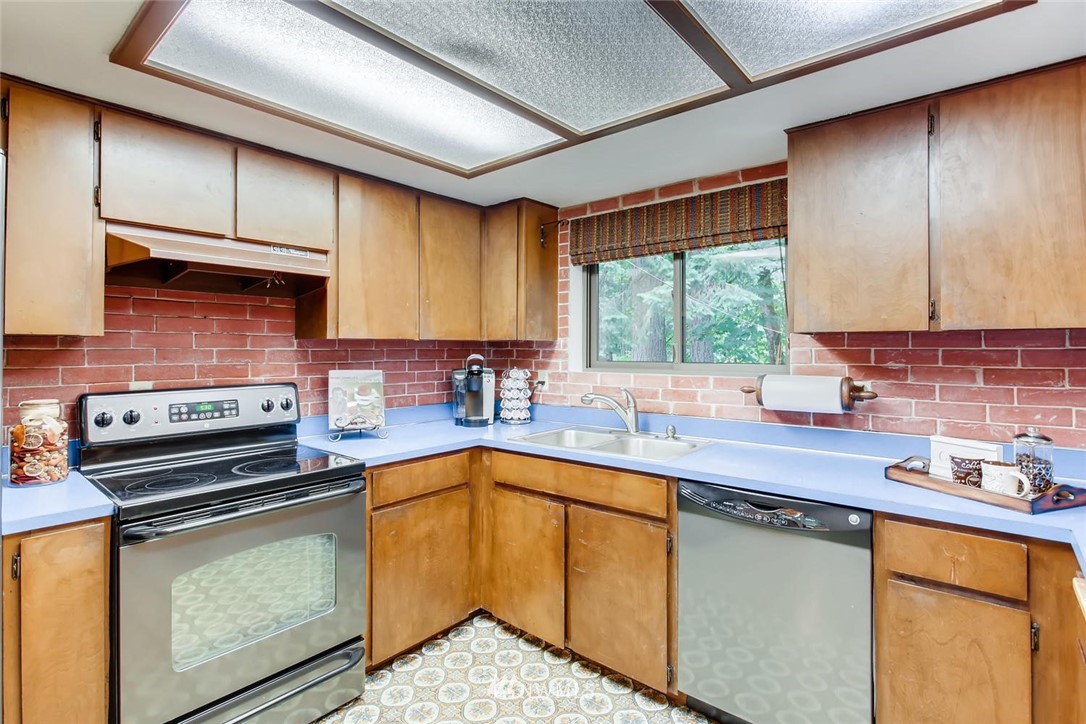 18226 Southeast Lake Youngs Road Renton, WA 98058 - Photo 9 of 24