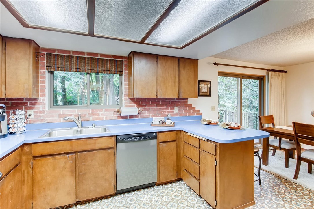 18226 Southeast Lake Youngs Road Renton, WA 98058 - Photo 10 of 24