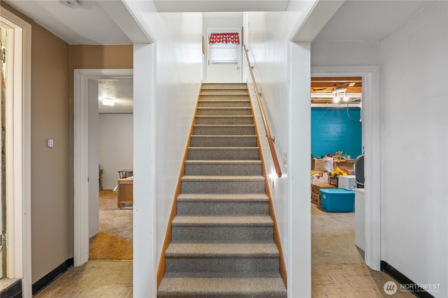 308 North 2nd Street Harrington, WA 99134 - Photo 19 of 37 a view of entryway and hall
