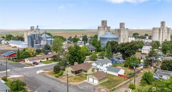 $389,000 | 308 North 2nd Street, Harrington, WA 99134