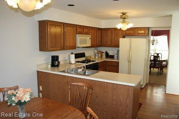1301 Sandy Ridge Drive Rochester, MI 48306 - Photo 4 of 14 Kitchen-Dining