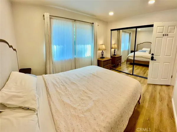 $1,274,500 | 2342 North Mills Avenue, Claremont, CA 91711