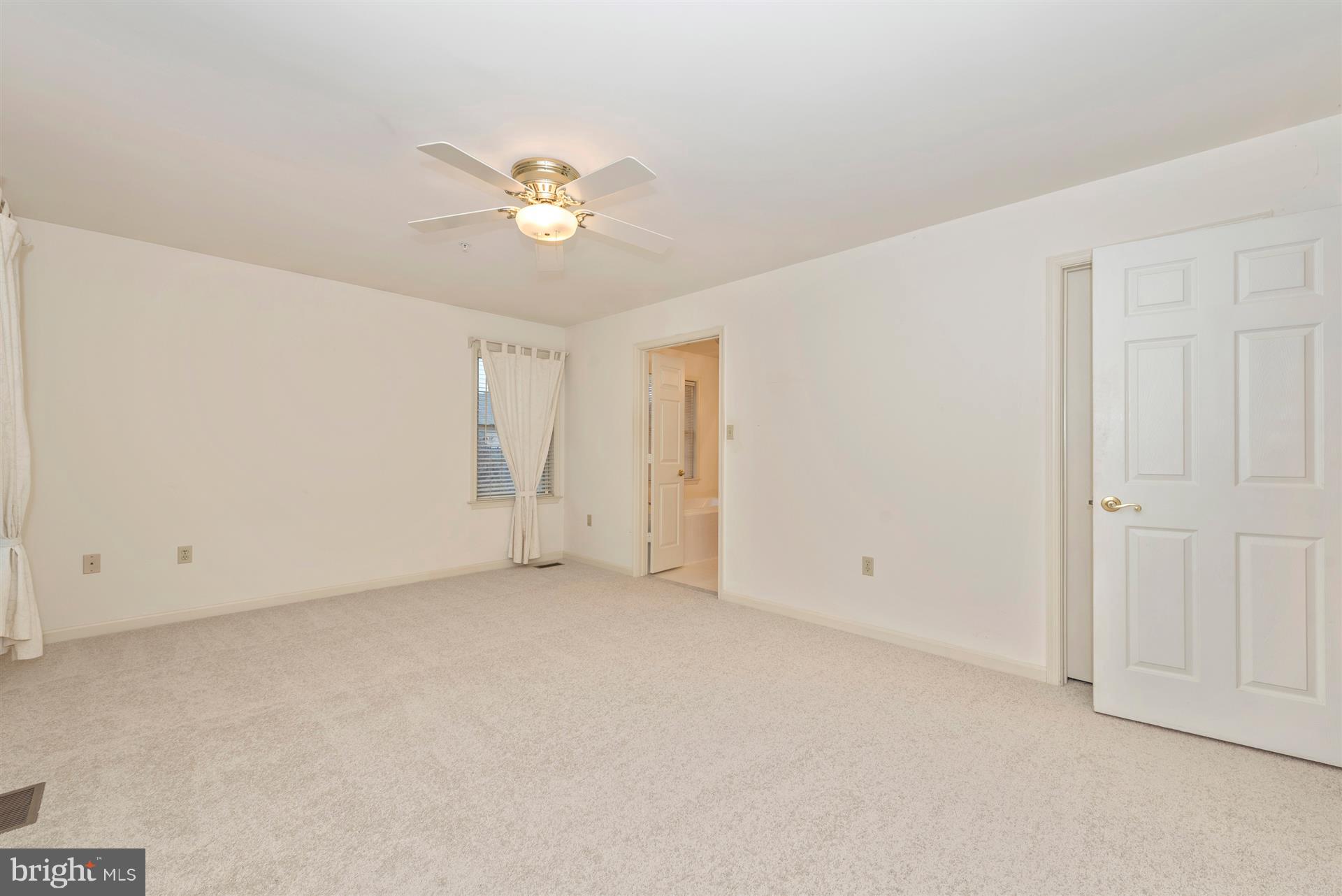 2426 Stoney Creek Road Frederick, MD 21701 - Photo 19 of 39 Ceiling fan, walk in closet in owner's suite.