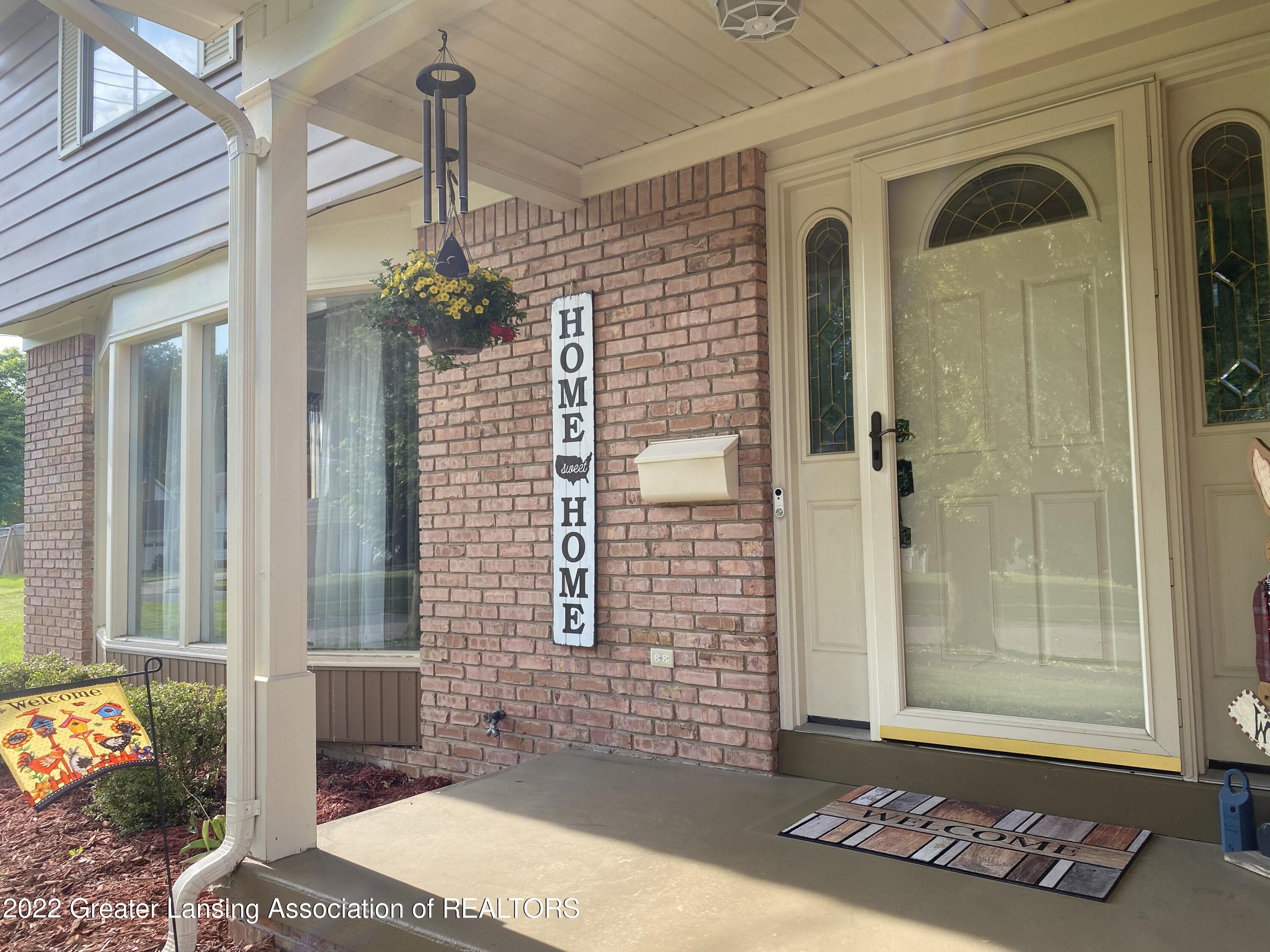3226 Rice Court Lansing, MI 48911 - Photo 4 of 29 Front Porch
