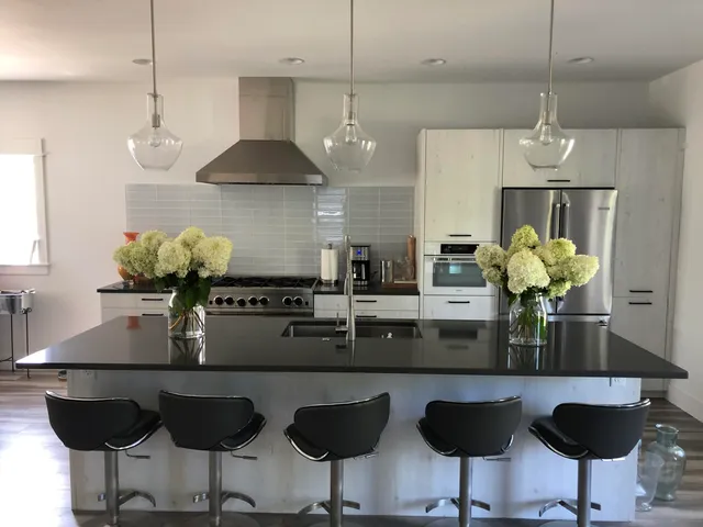 $899,000 | 6910 3rd Street, Douglas, MI 49406