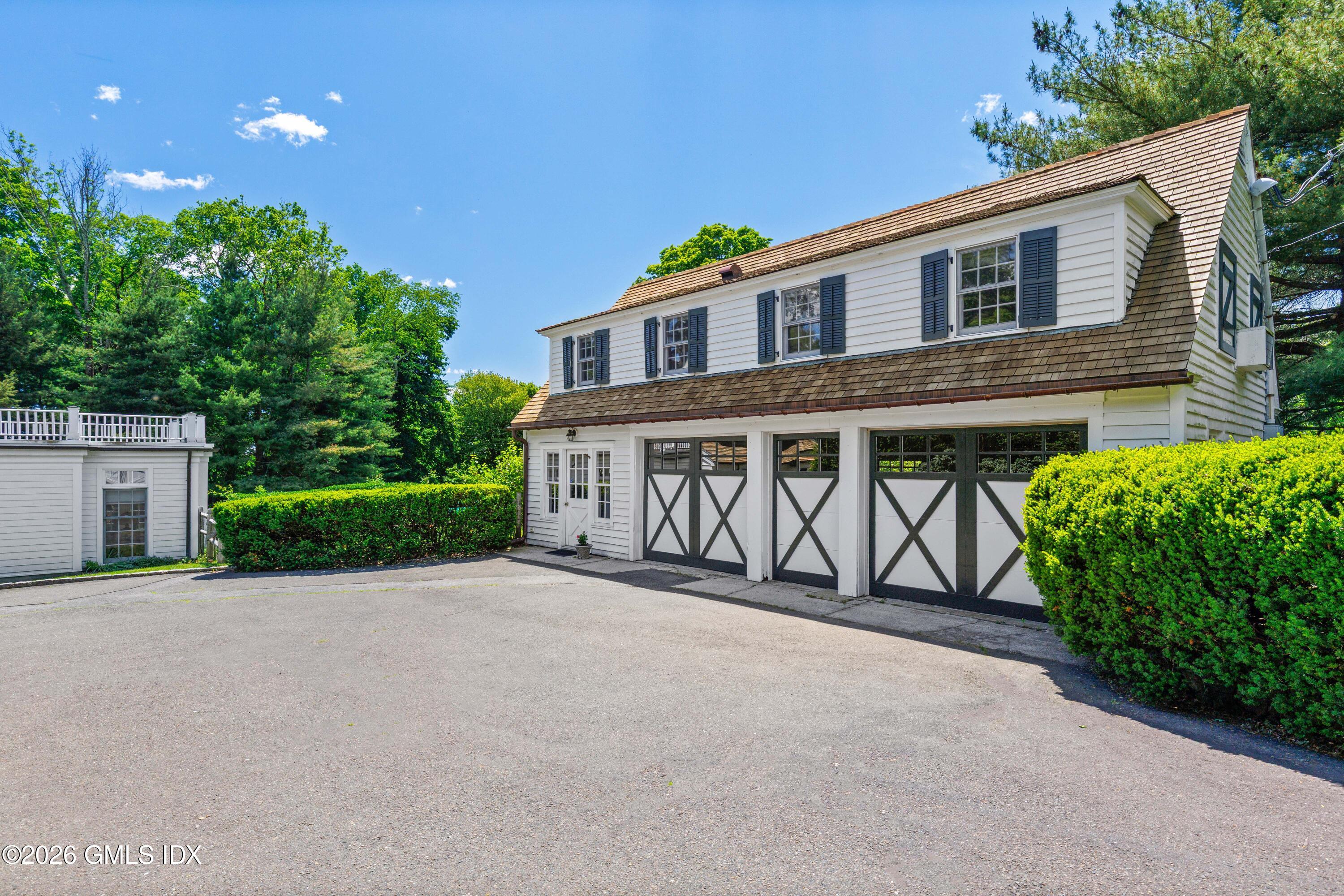 456 Round Hill Road Greenwich, CT 06831 - Photo 24 of 33 Garage/Cottage
