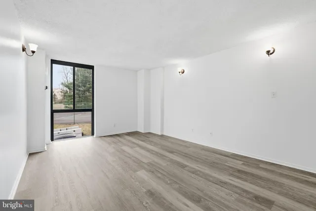 $315,000 | 2311 Pimmit Drive, Unit 105, Falls Church, VA 22043